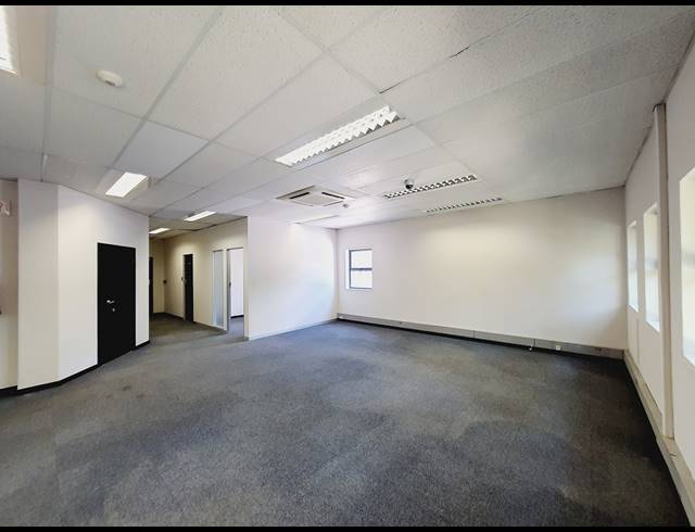 514M² OFFICE TO LET IN HALFWAY HOUSE